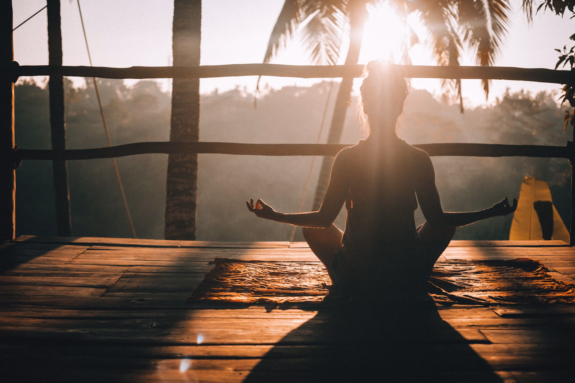 Femme en position de yoga